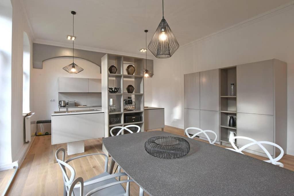 6,5 Luxury Room Apartment - Central Zwickau - 3 Bedrooms - 2 Bathrooms ภายนอก รูปภาพ