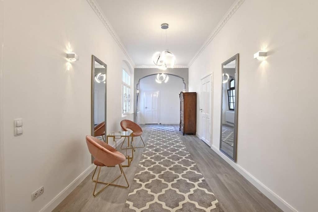 6,5 Luxury Room Apartment - Central Zwickau - 3 Bedrooms - 2 Bathrooms ภายนอก รูปภาพ