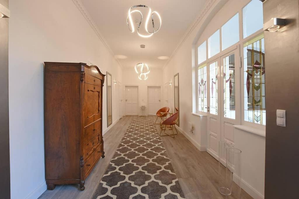 6,5 Luxury Room Apartment - Central Zwickau - 3 Bedrooms - 2 Bathrooms ภายนอก รูปภาพ
