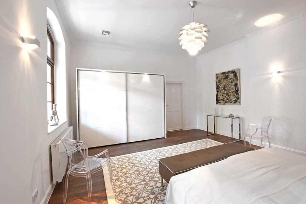 6,5 Luxury Room Apartment - Central Zwickau - 3 Bedrooms - 2 Bathrooms ภายนอก รูปภาพ