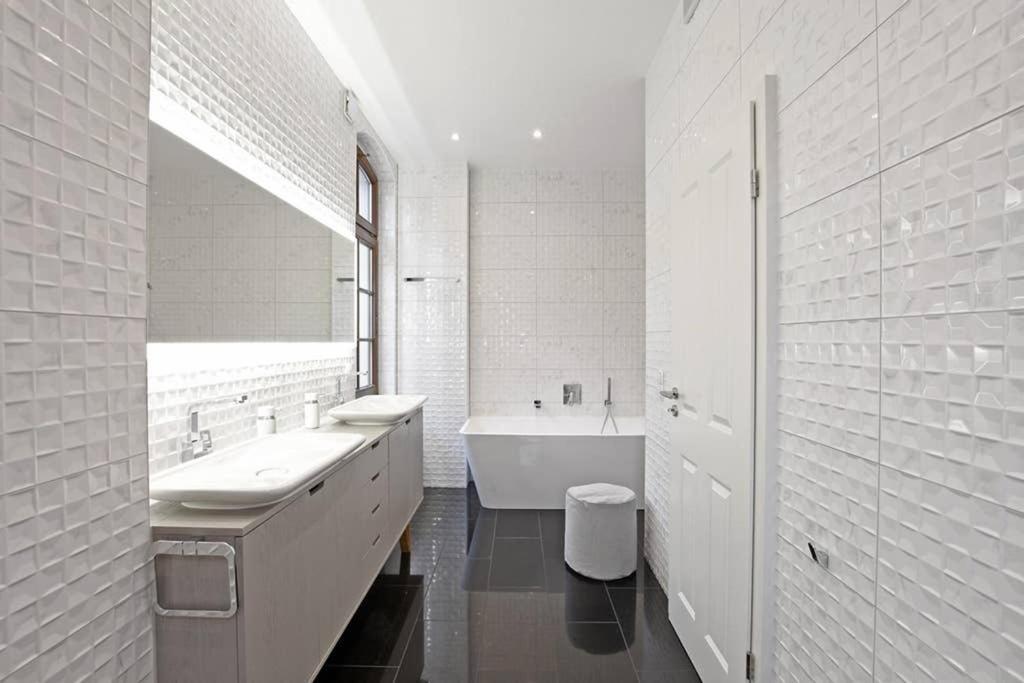 6,5 Luxury Room Apartment - Central Zwickau - 3 Bedrooms - 2 Bathrooms ภายนอก รูปภาพ