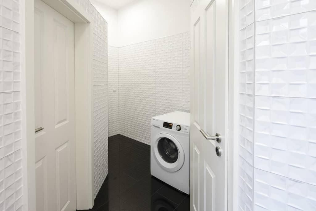 6,5 Luxury Room Apartment - Central Zwickau - 3 Bedrooms - 2 Bathrooms ภายนอก รูปภาพ