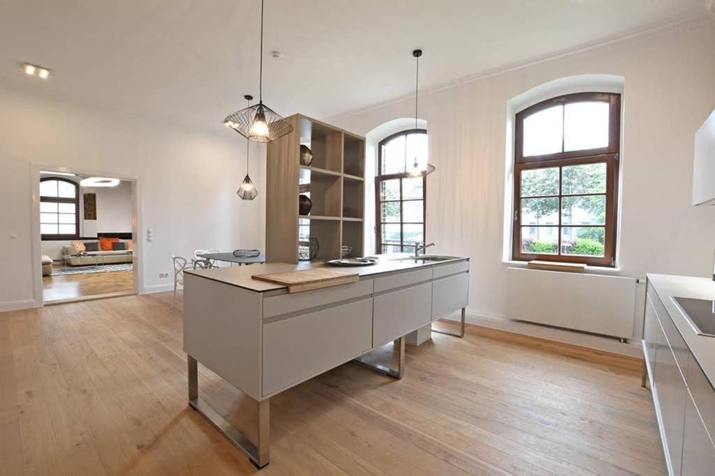 6,5 Luxury Room Apartment - Central Zwickau - 3 Bedrooms - 2 Bathrooms ภายนอก รูปภาพ