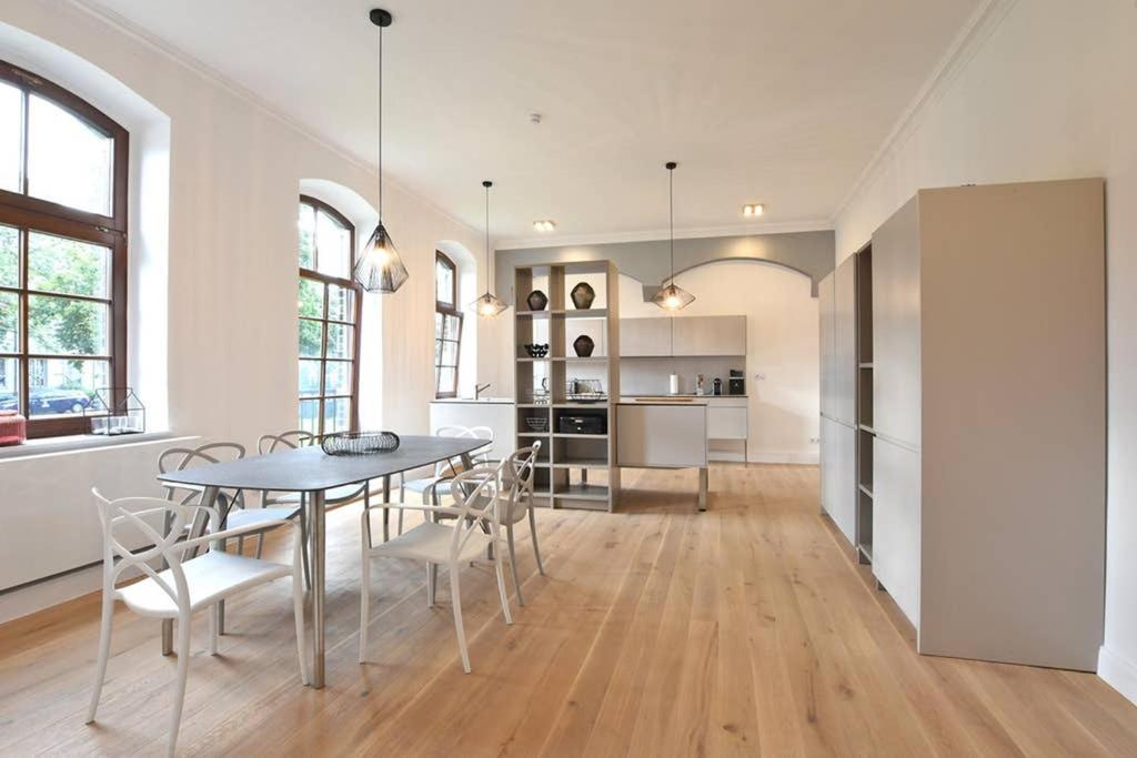 6,5 Luxury Room Apartment - Central Zwickau - 3 Bedrooms - 2 Bathrooms ภายนอก รูปภาพ