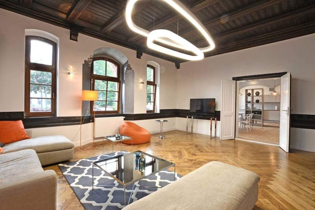 6,5 Luxury Room Apartment - Central Zwickau - 3 Bedrooms - 2 Bathrooms ภายนอก รูปภาพ