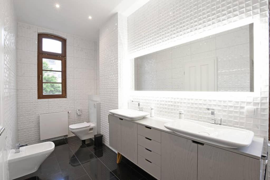 6,5 Luxury Room Apartment - Central Zwickau - 3 Bedrooms - 2 Bathrooms ภายนอก รูปภาพ